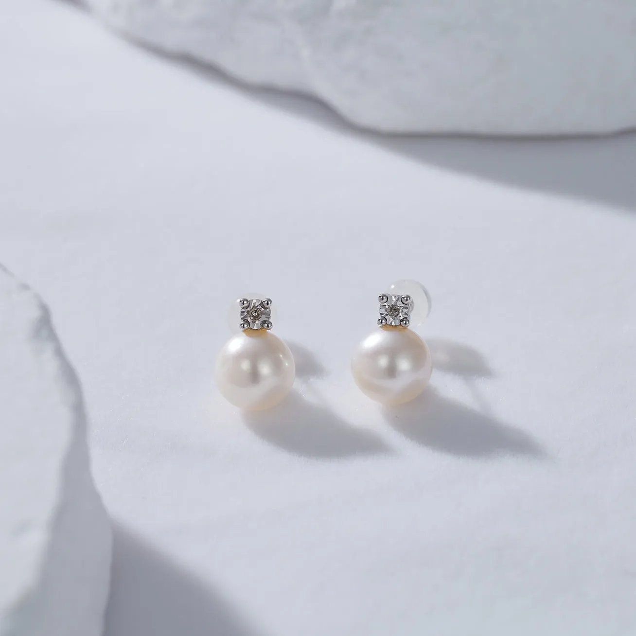 18K Solid Gold Diamond Pearl Earrings KE00092