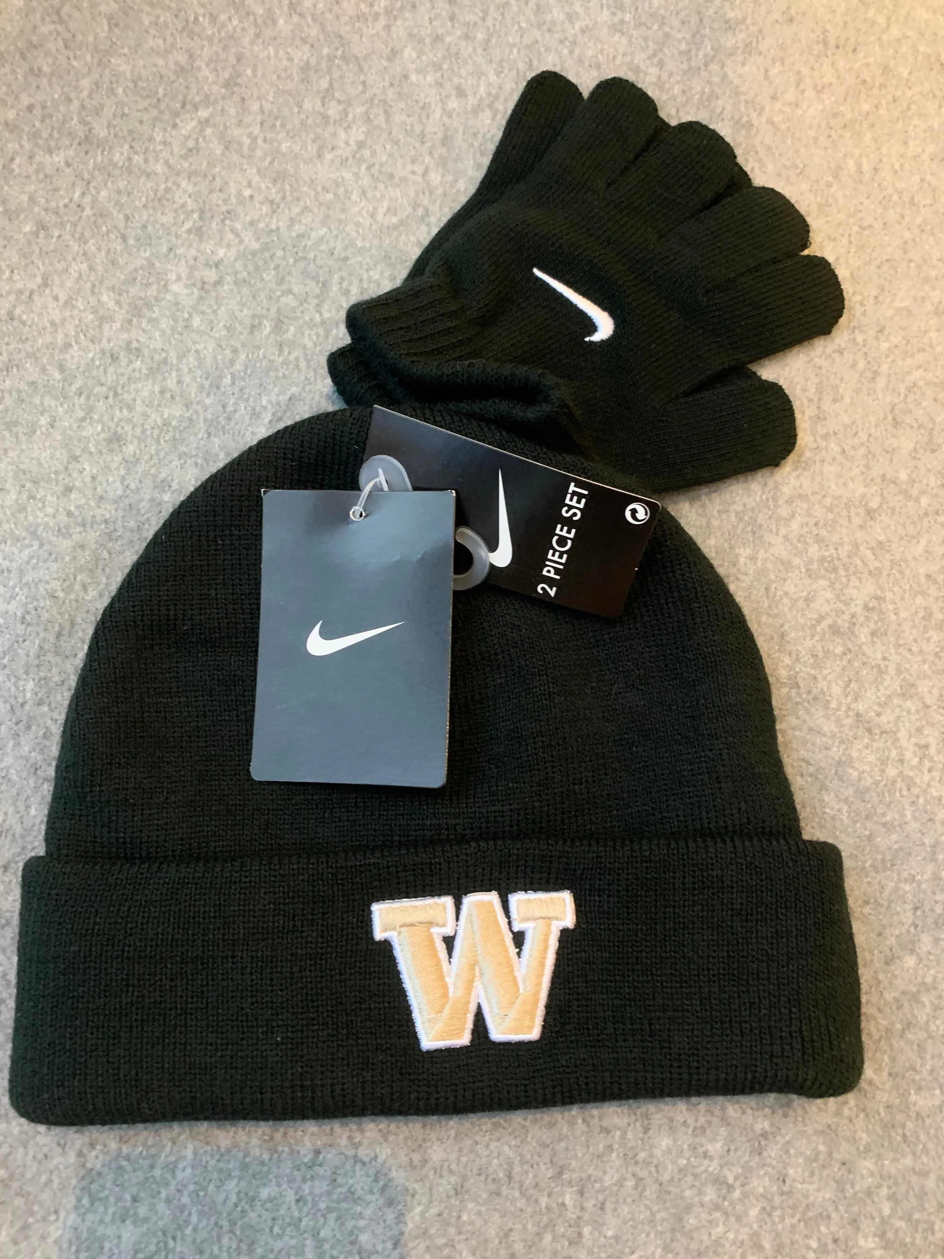 Huskies Black Nike YOUTH  2 Piece Set Beanie and Gloves